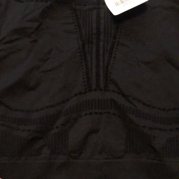 Fabletics crop top - Picture 3 of 3